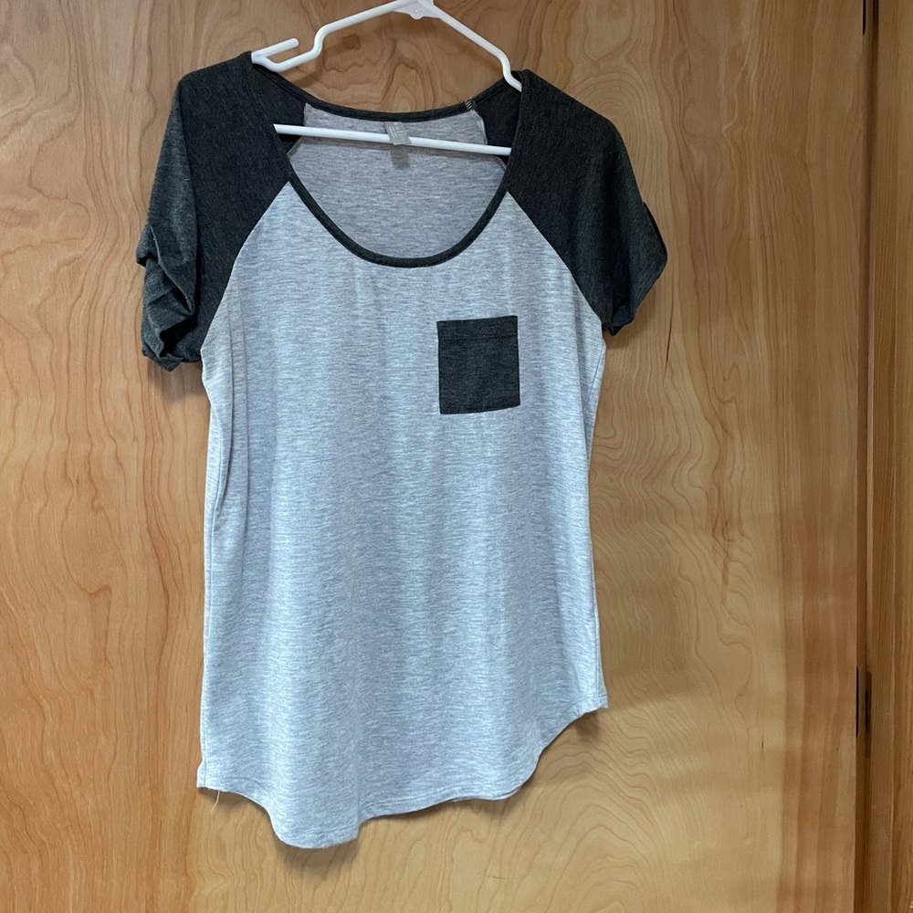 Millie gray/black baseball tee